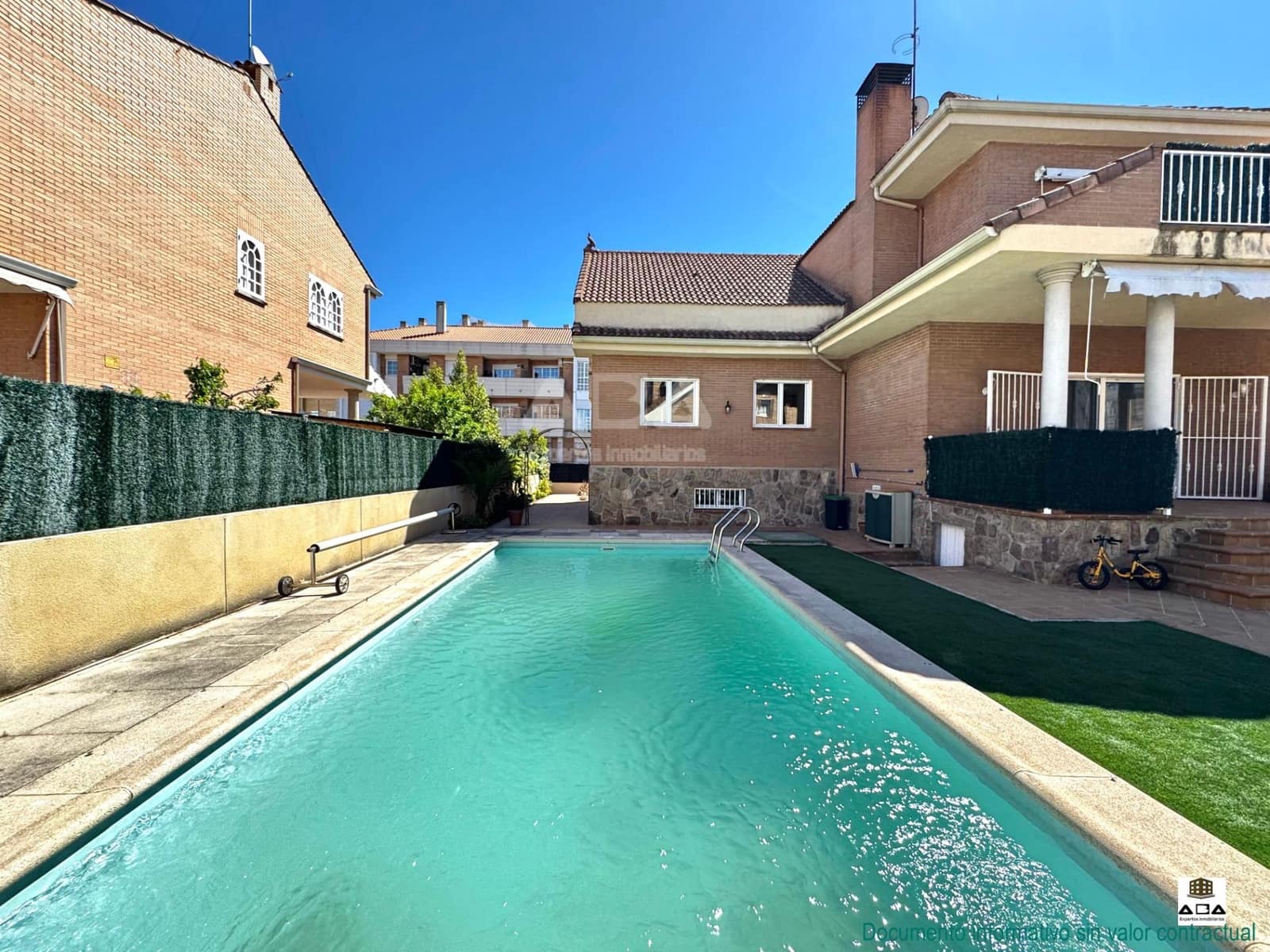 5 quarto Moradia para venda em Villanueva de la Canada com piscina garagem - 875 000 € (Ref: 9945817)