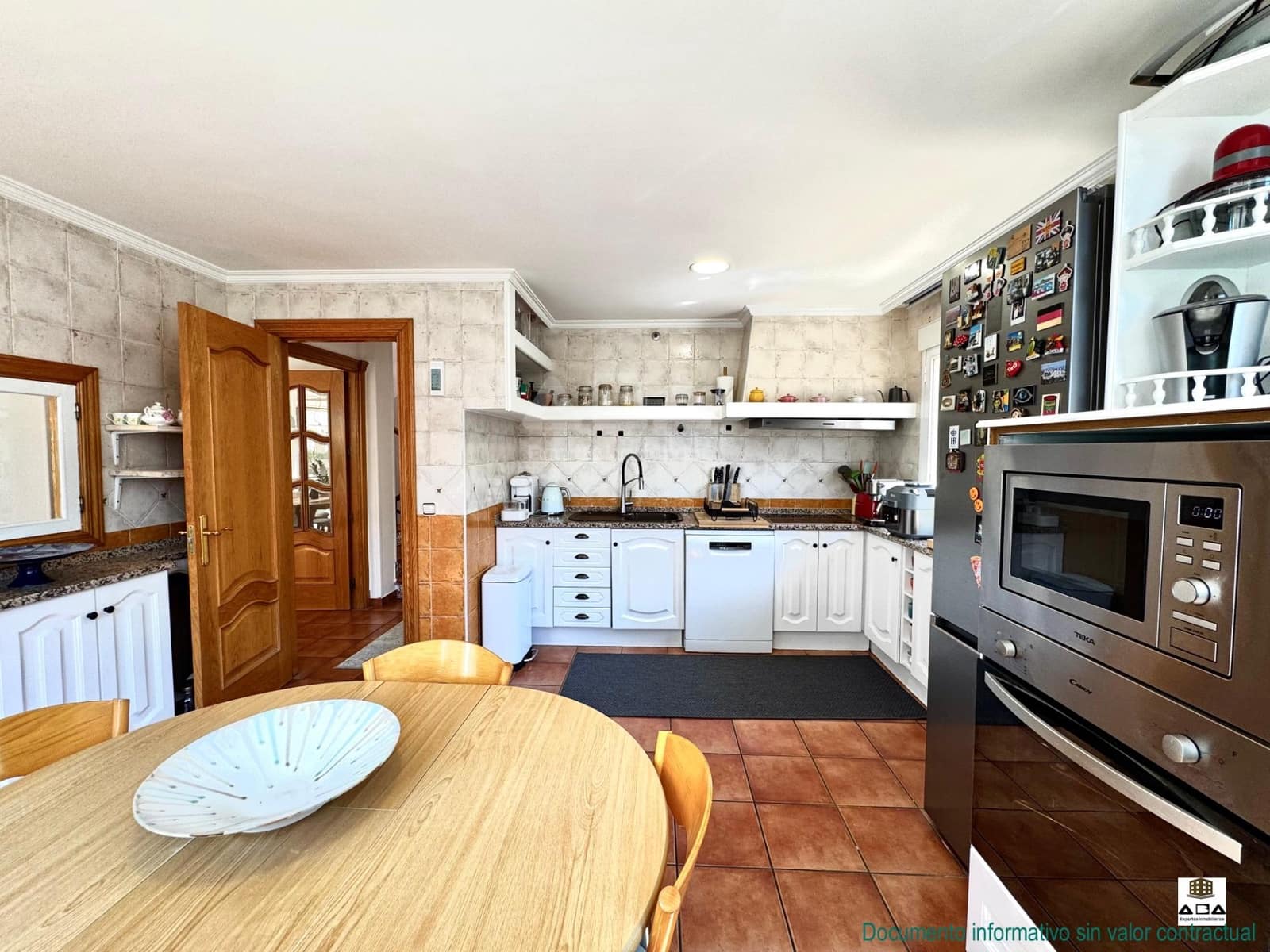 5 quarto Moradia para venda em Villanueva de la Canada com piscina garagem - 875 000 € (Ref: 9945817)