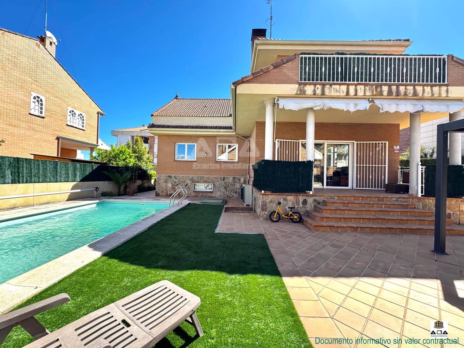 5 quarto Moradia para venda em Villanueva de la Canada com piscina garagem - 875 000 € (Ref: 9945817)
