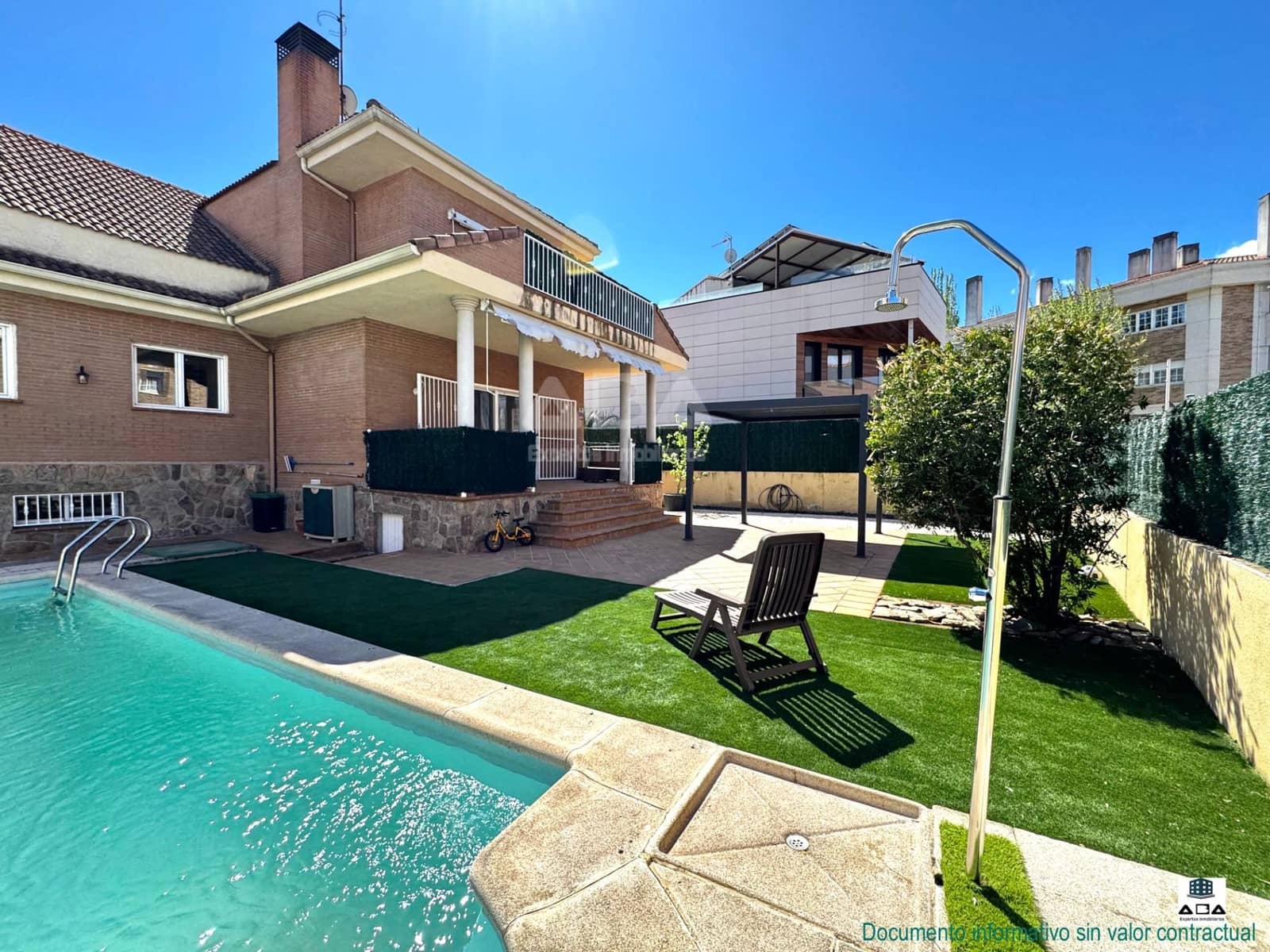 5 quarto Moradia para venda em Villanueva de la Canada com piscina garagem - 875 000 € (Ref: 9945817)