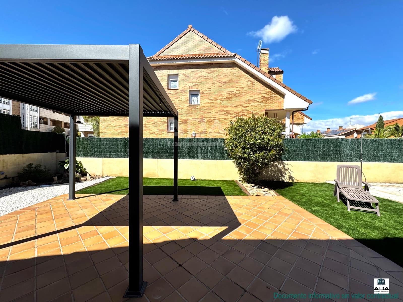 5 quarto Moradia para venda em Villanueva de la Canada com piscina garagem - 875 000 € (Ref: 9945817)