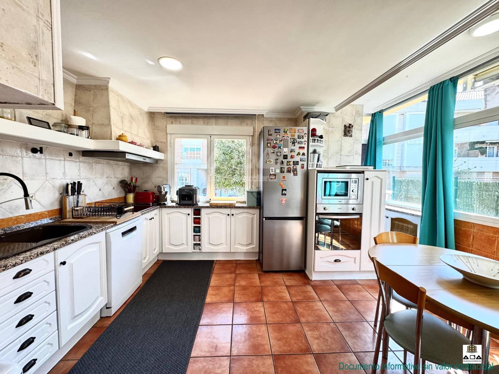 5 quarto Moradia para venda em Villanueva de la Canada com piscina garagem - 875 000 € (Ref: 9945817)