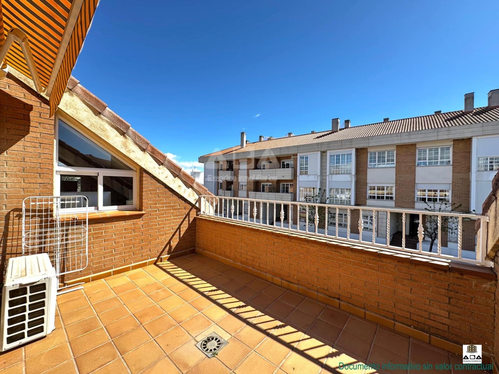 5 quarto Moradia para venda em Villanueva de la Canada com piscina garagem - 875 000 € (Ref: 9945817)