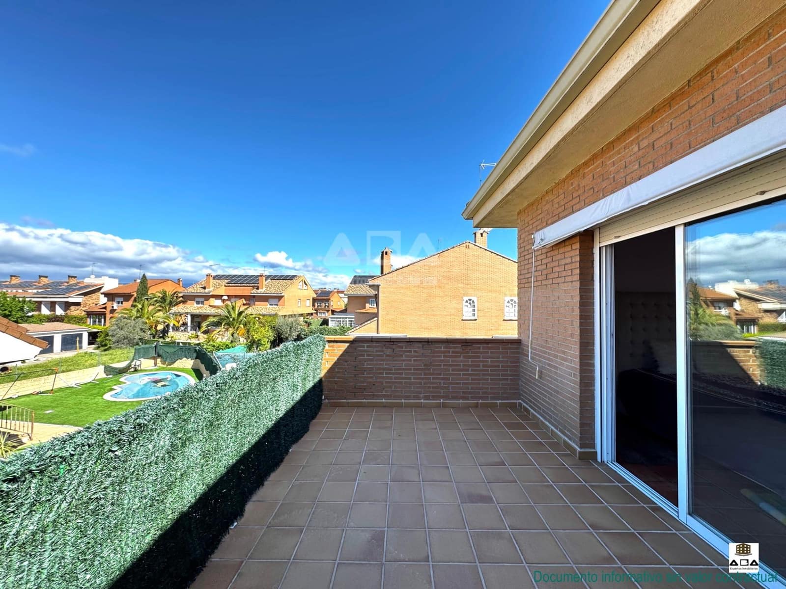 5 quarto Moradia para venda em Villanueva de la Canada com piscina garagem - 875 000 € (Ref: 9945817)