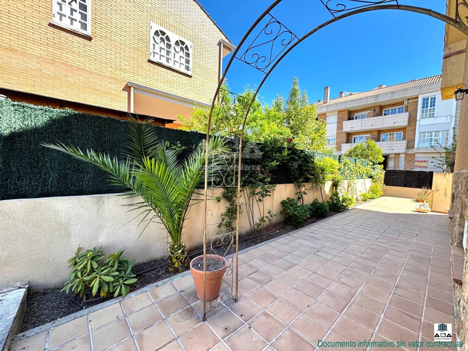 5 quarto Moradia para venda em Villanueva de la Canada com piscina garagem - 875 000 € (Ref: 9945817)