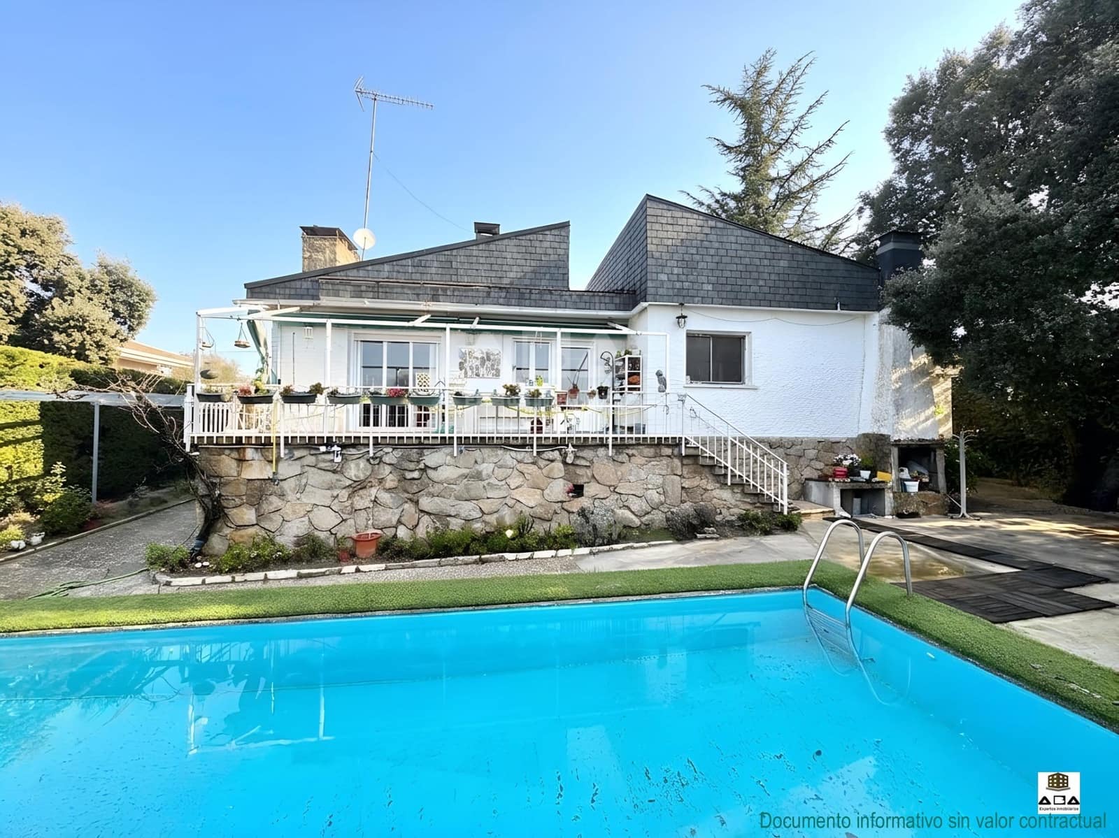 Chalet de 2 habitaciones en Valdemorillo en venta con piscina garaje - 425.000 € (Ref: 9945818)