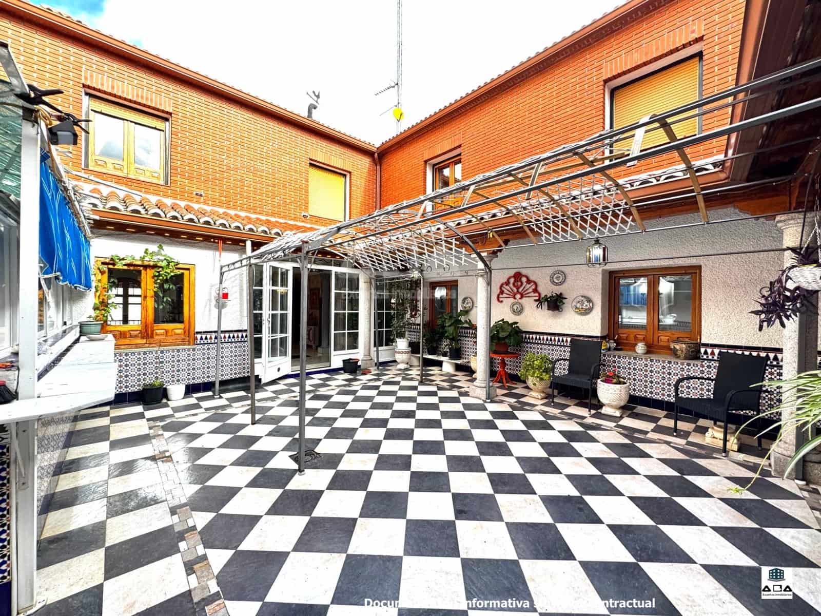 3 sovrum Hus till salu i Torrijos med garage - 515 000 € (Ref: 9945828)