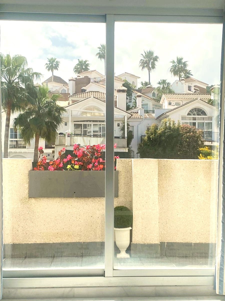 2 slaapkamer Appartement te koop in Riviera del Sol met zwembad garage - € 335.000 (Ref: 9941165)