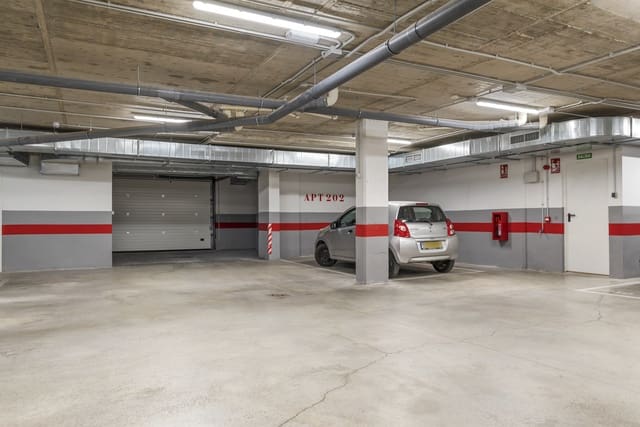 2 soverom Leilighet til salgs i Estepona med svømmebasseng garasje - € 495 000 (Ref: 9948951)