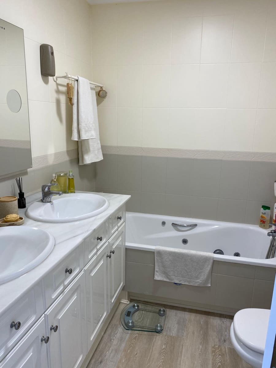 2 makuuhuone Kattohuoneisto myytävänä paikassa Estepona mukana uima-altaan - 450 000 € (Ref: 9993663)