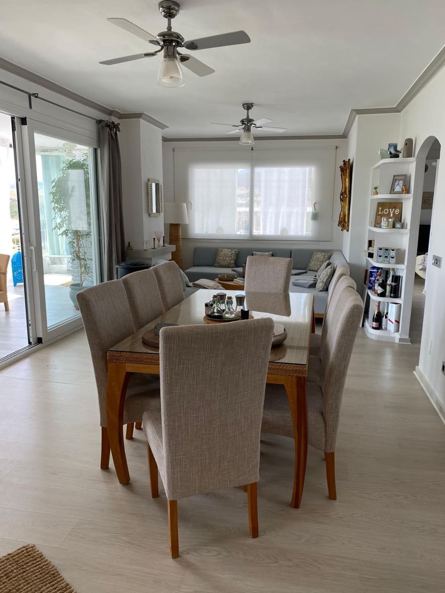 2 makuuhuone Kattohuoneisto myytävänä paikassa Estepona mukana uima-altaan - 450 000 € (Ref: 9993663)