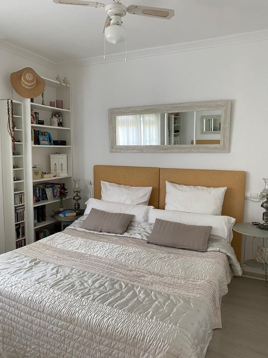 2 makuuhuone Kattohuoneisto myytävänä paikassa Estepona mukana uima-altaan - 450 000 € (Ref: 9993663)