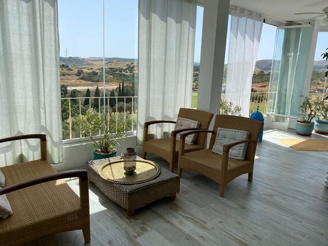 2 soveværelse Penthouse til salg i Estepona Golf, Estepona med swimmingpool - € 450.000 (Ref: 9993663)