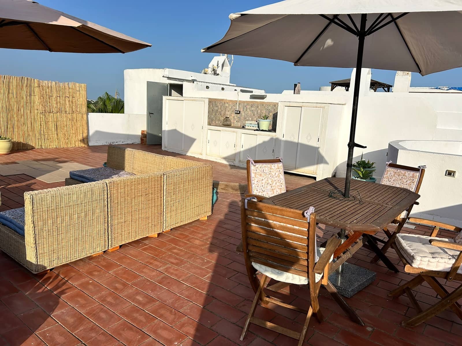 2 makuuhuone Kattohuoneisto myytävänä paikassa Estepona mukana uima-altaan - 450 000 € (Ref: 9993663)