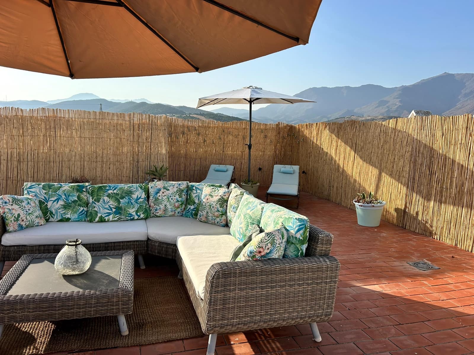 2 makuuhuone Kattohuoneisto myytävänä paikassa Estepona mukana uima-altaan - 450 000 € (Ref: 9993663)