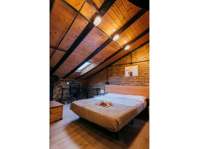 8 soveværelse Semi-Rækkehus til salg i Valencia by - € 879.000 (Ref: 10094009)