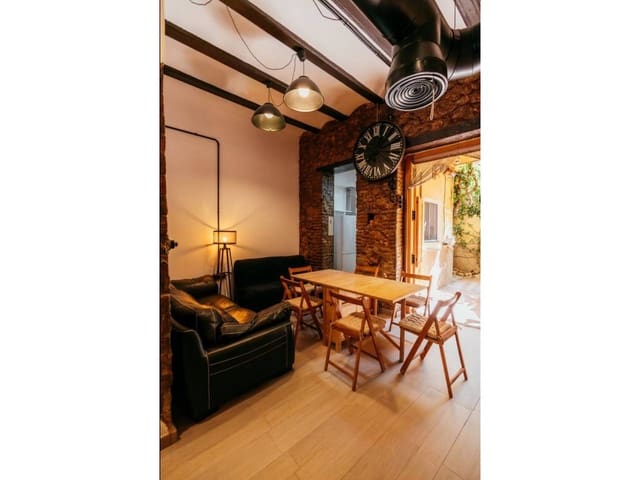 8 soveværelse Semi-Rækkehus til salg i Valencia by - € 879.000 (Ref: 10094009)
