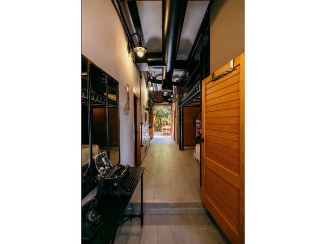 8 soveværelse Semi-Rækkehus til salg i Valencia by - € 879.000 (Ref: 10094009)