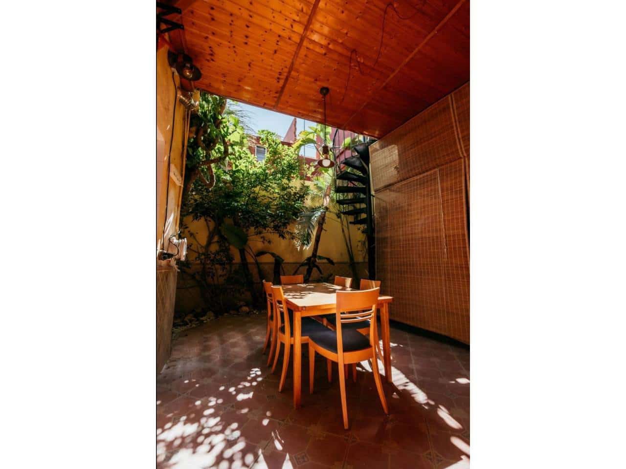 8 soveværelse Semi-Rækkehus til salg i Valencia by - € 879.000 (Ref: 10094009)