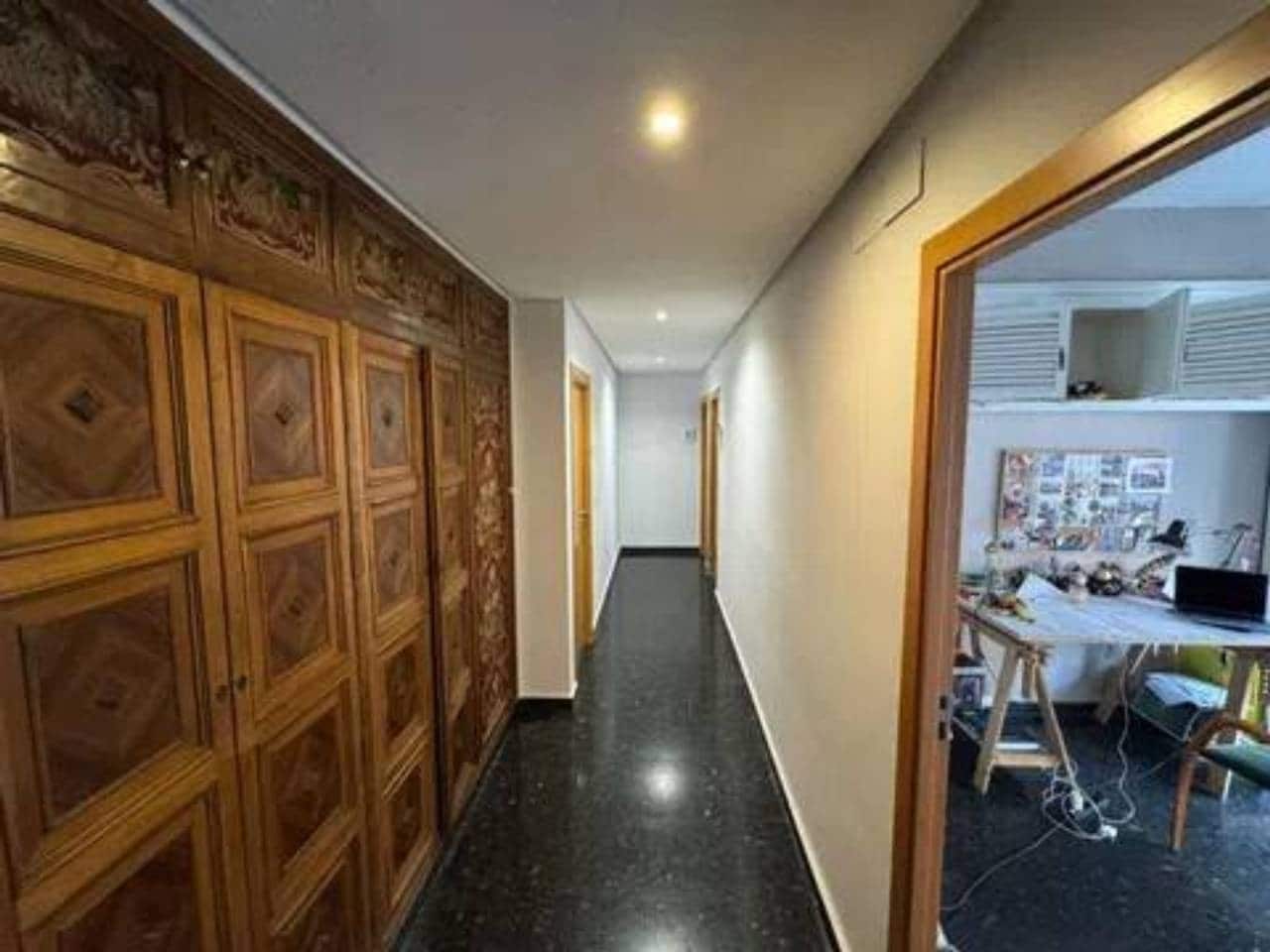 8 slaapkamer Flat te koop in Valencia stad met garage - € 1.300.000 (Ref: 9960226)