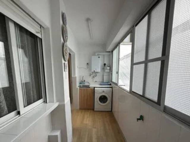 3 slaapkamer Flat te koop in Cami Real, Valencia stad met garage - € 297.000 (Ref: 9960227)