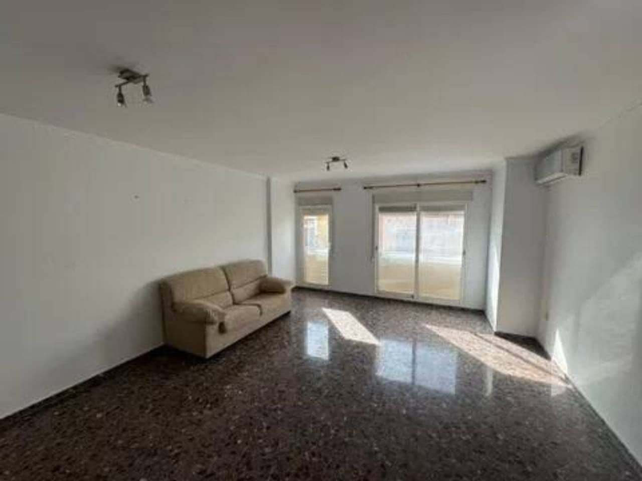 5 sypialnia Mieszkanie na sprzedaż w Gandia z garażem - 335 000 € (Ref: 9960229)