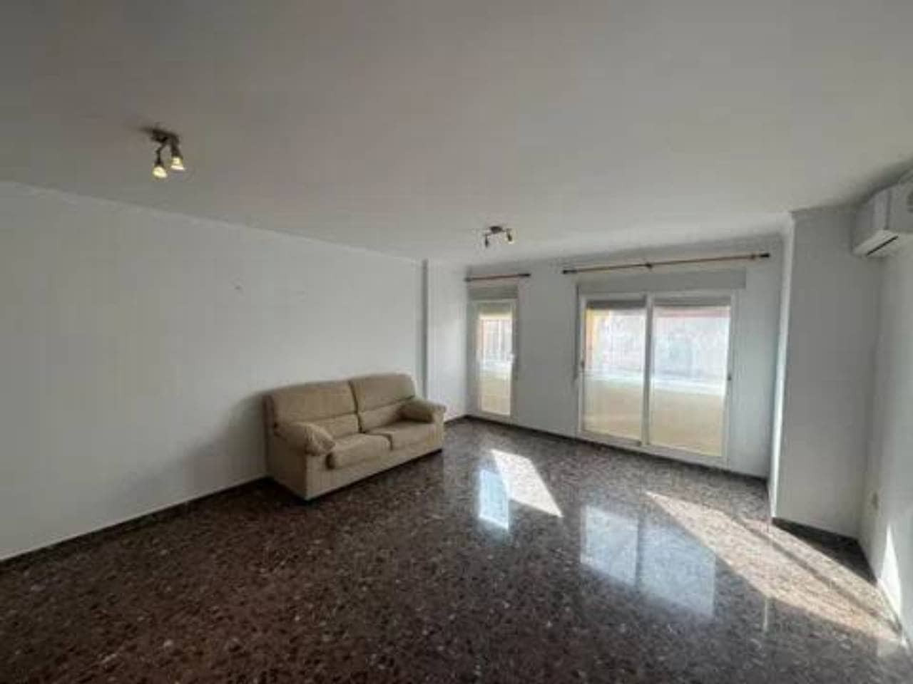 5 sypialnia Mieszkanie na sprzedaż w Gandia z garażem - 335 000 € (Ref: 9960229)