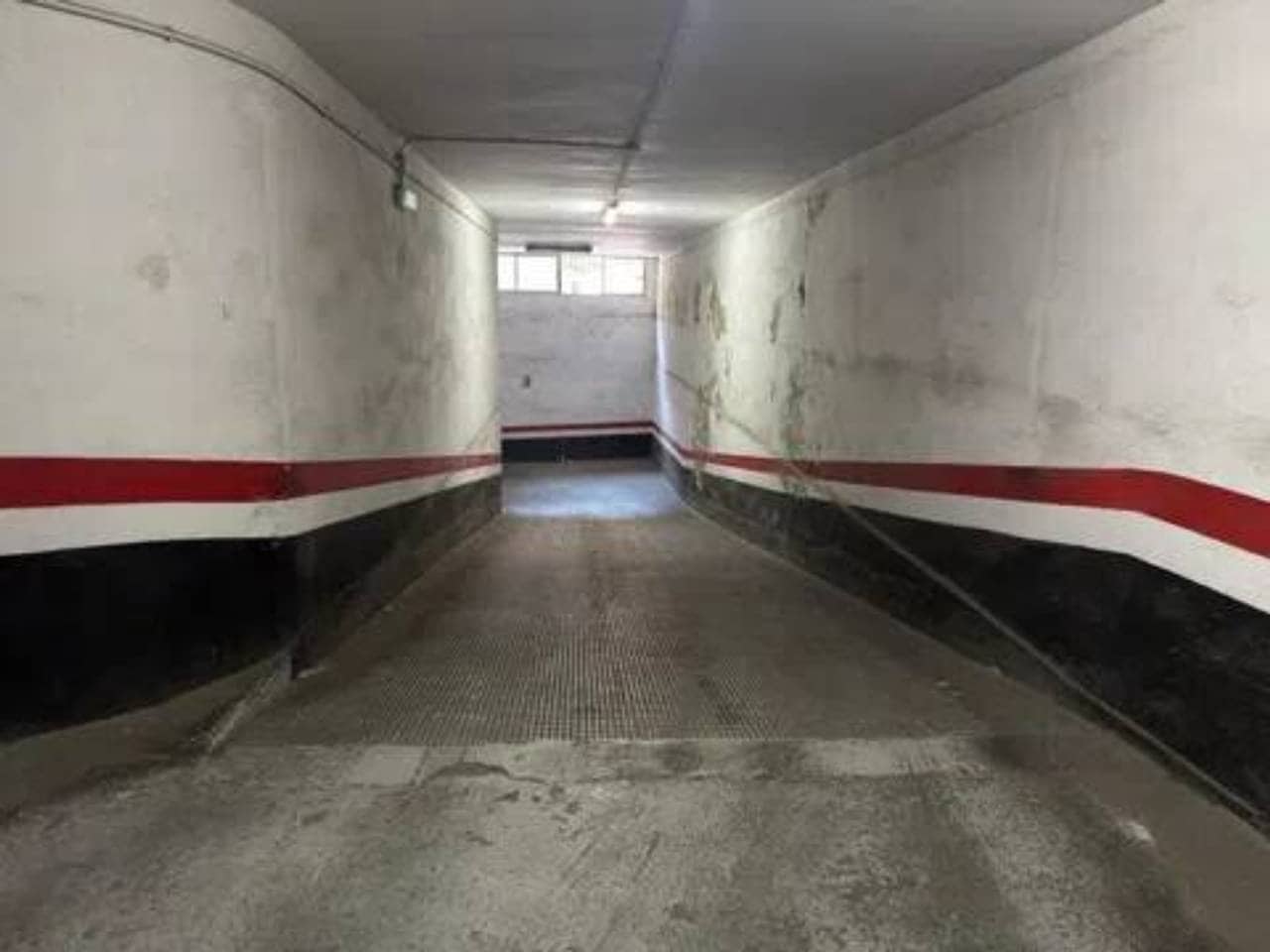 Garage till salu i Valencia stad - 30 000 € (Ref: 9960230)