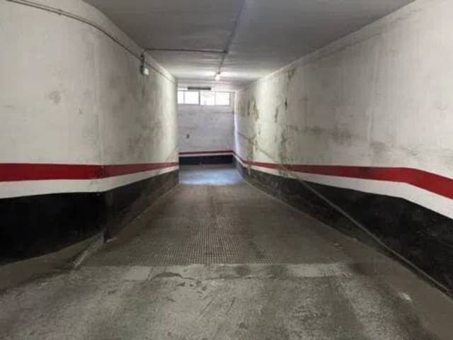 Garage till salu i Valencia stad - 30 000 € (Ref: 9960230)