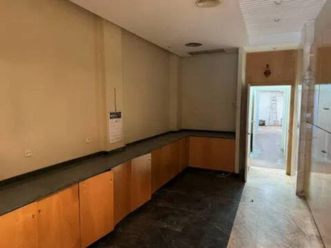 Erhverv til leje i Valencia by - € 2.200 (Ref: 9960231)
