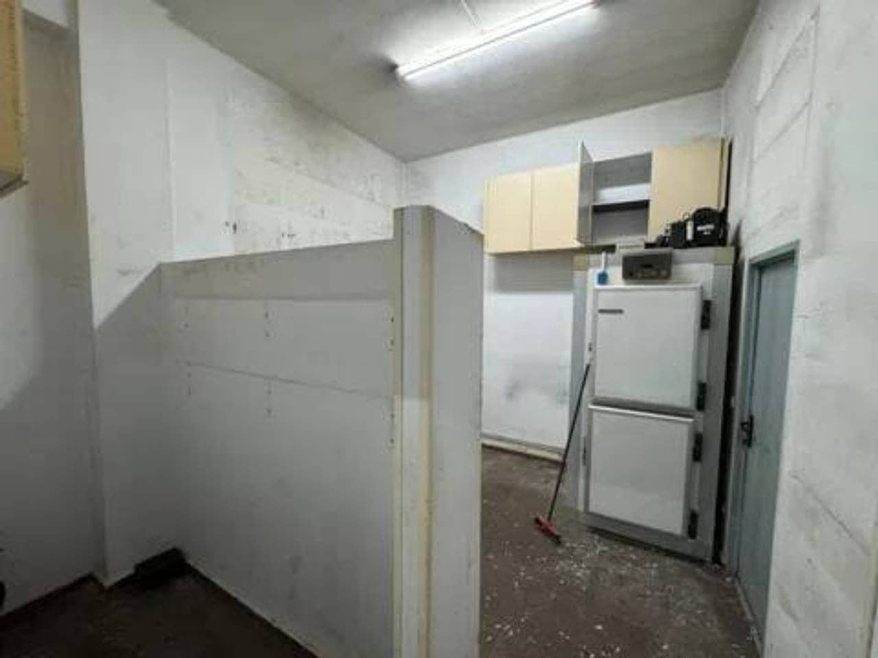 Erhverv til leje i Valencia by - € 2.200 (Ref: 9960231)