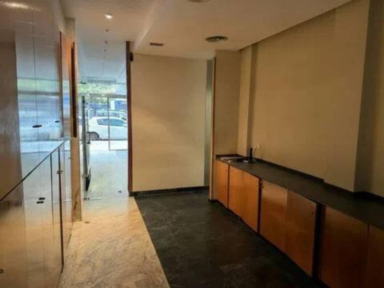 Erhverv til leje i Valencia by - € 2.200 (Ref: 9960231)