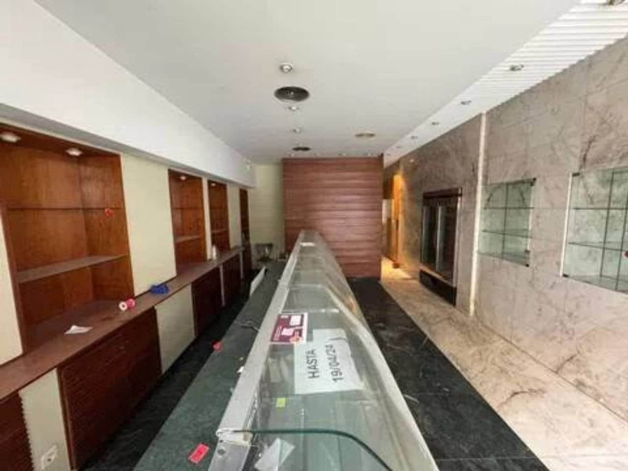 Commercieel te koop in Valencia stad - € 385.000 (Ref: 9960232)