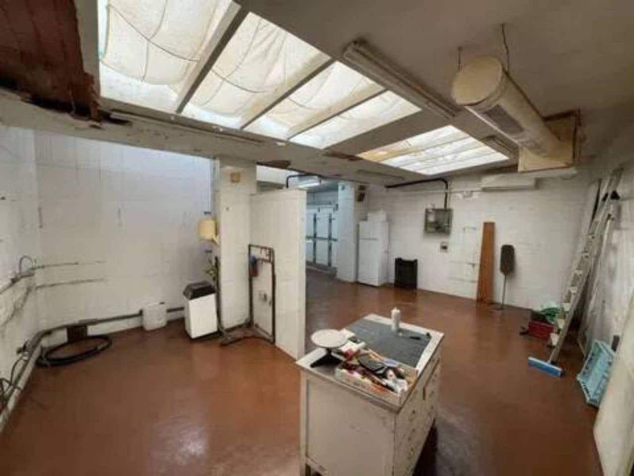 Commercieel te koop in Valencia stad - € 385.000 (Ref: 9960232)