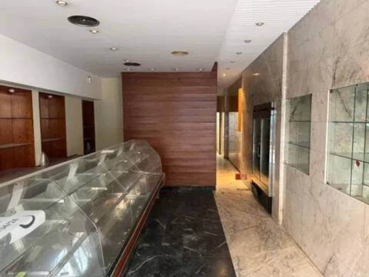 Commercieel te koop in Valencia stad - € 385.000 (Ref: 9960232)