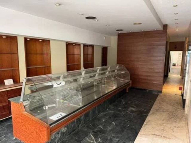 Commercieel te koop in El Grau, Valencia stad - € 385.000 (Ref: 9960232)