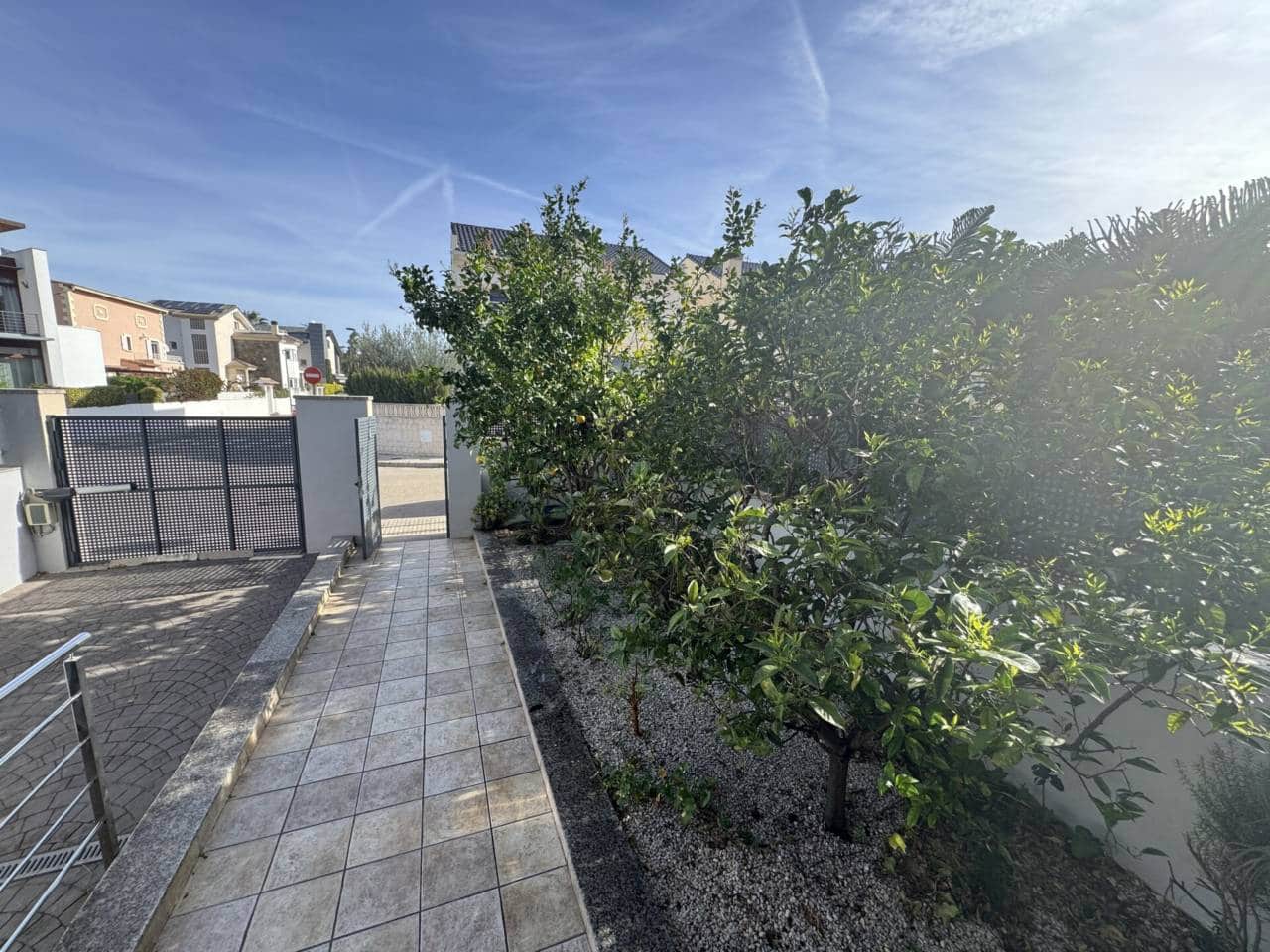 3 bedroom Townhouse for sale in Gandia with garage - € 425,000 (Ref: 9960239)