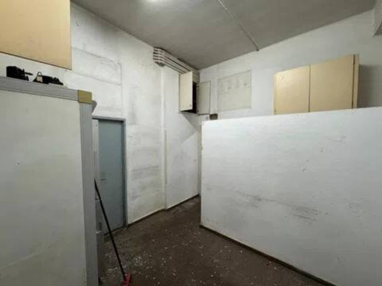 Erhverv til leje i Valencia by - € 2.200 (Ref: 9960245)