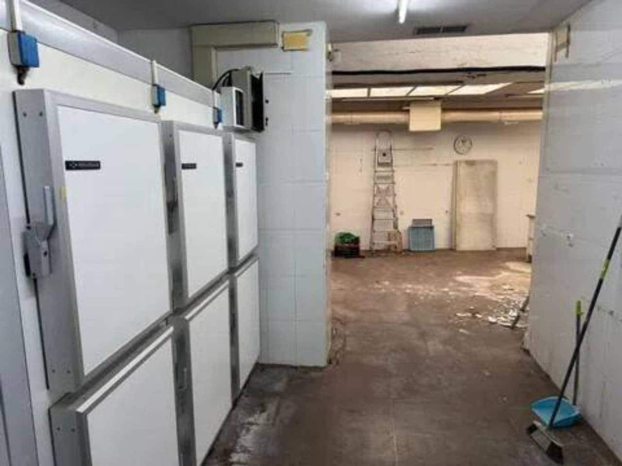 Erhverv til leje i Valencia by - € 2.200 (Ref: 9960245)