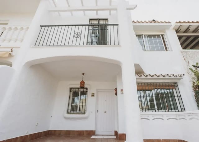 3 camera da letto Casa da affittare in Rincón de la Victoria con piscina garage - 1.900 € (Rif: 9946132)