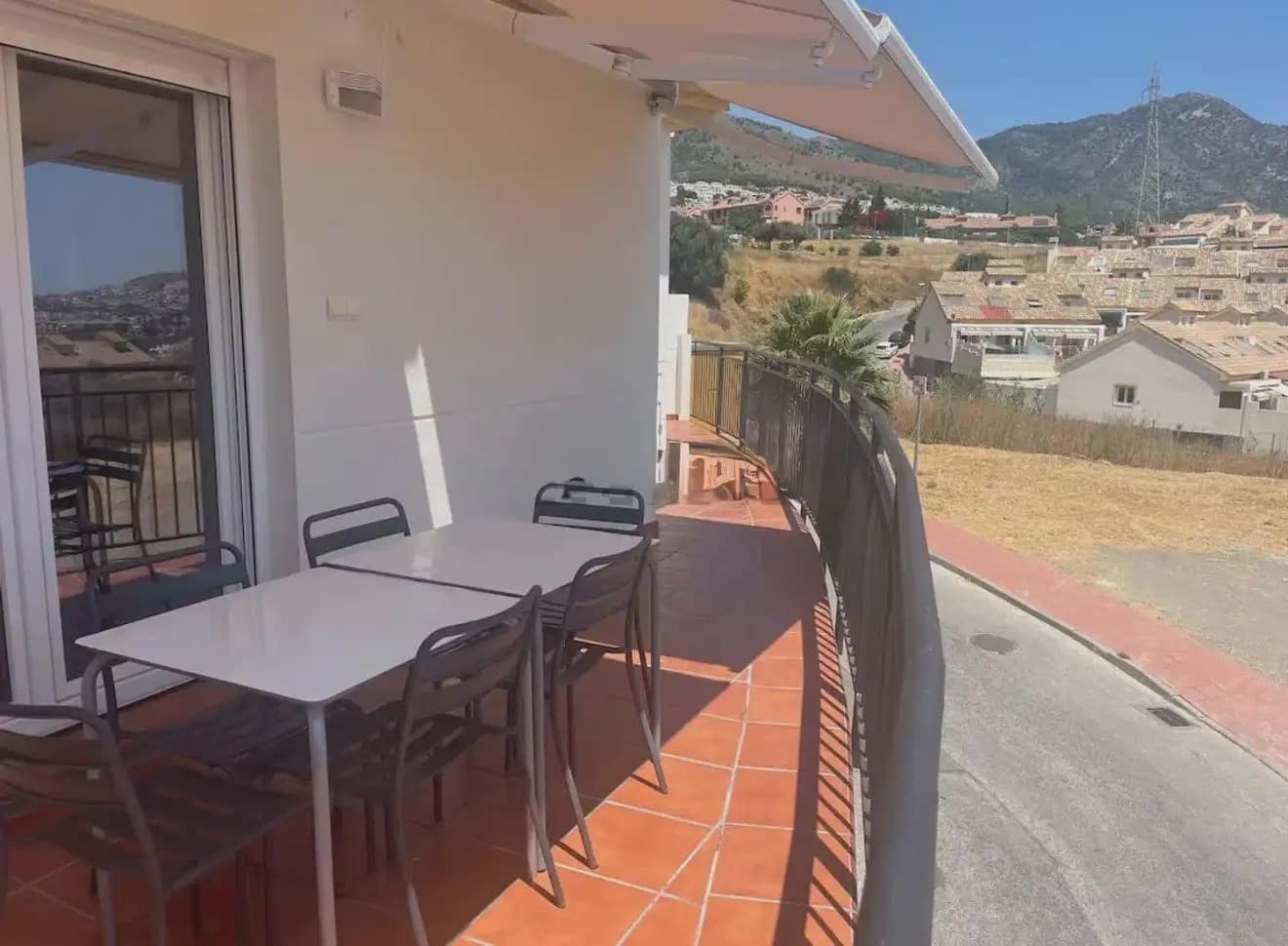 3 soveværelse Semi-Rækkehus til leje i Benalmadena med garage - € 1.900 (Ref: 9946143)