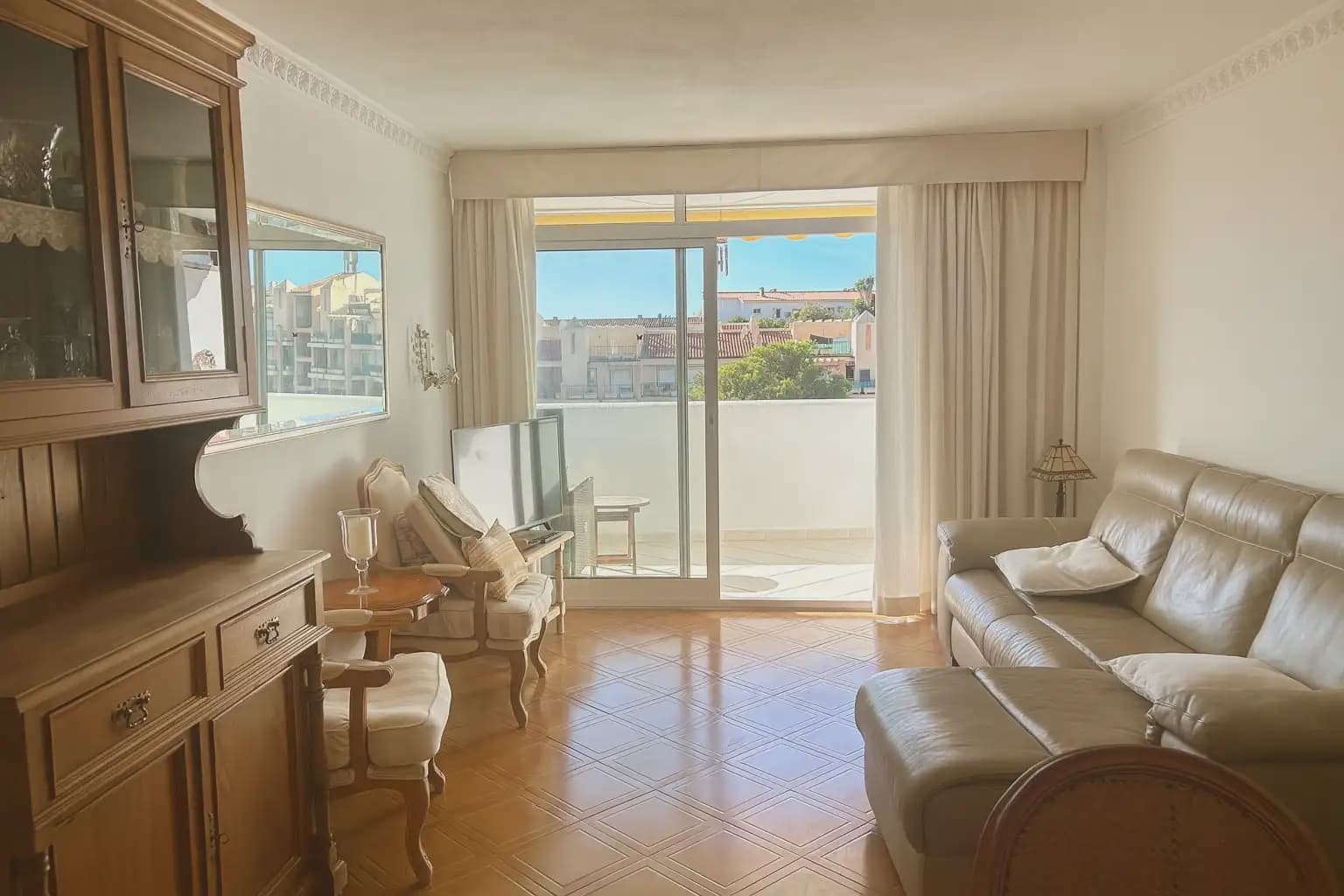 2 makuuhuone Asunto myytävänä paikassa Fuengirola mukana uima-altaan - 298 000 € (Ref: 9946148)