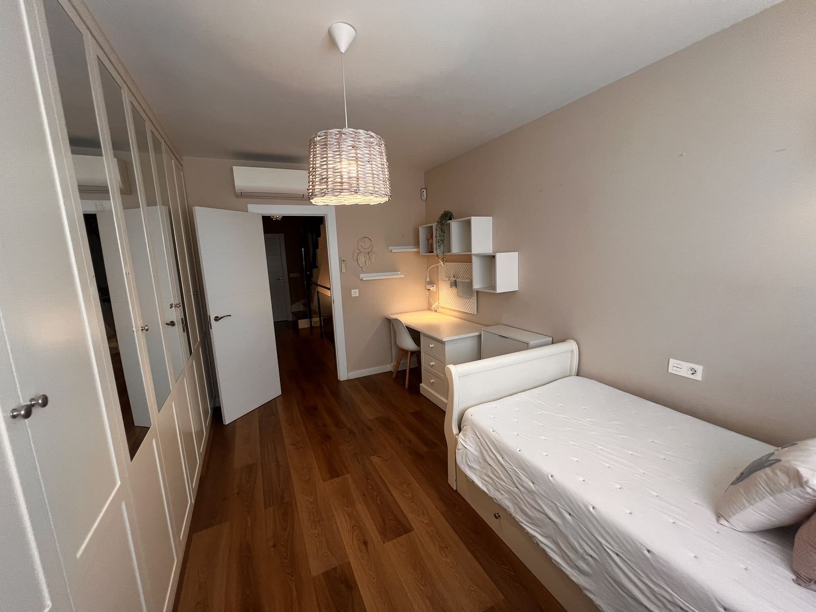 3 bedroom Terraced Villa for rent in Churriana de la Vega with garage - € 2,100 (Ref: 9944556)