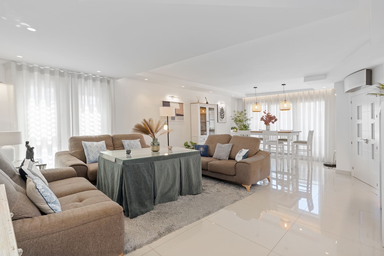 3 makuuhuone Rivitalo vuokrattavana paikassa Churriana de la Vega mukana 
autotalli - 2 100 € (Ref: 9944556)