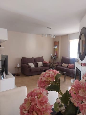 3 soveværelse Semi-Rækkehus til salg i Almería by med garage - € 390.000 (Ref: 9955522)