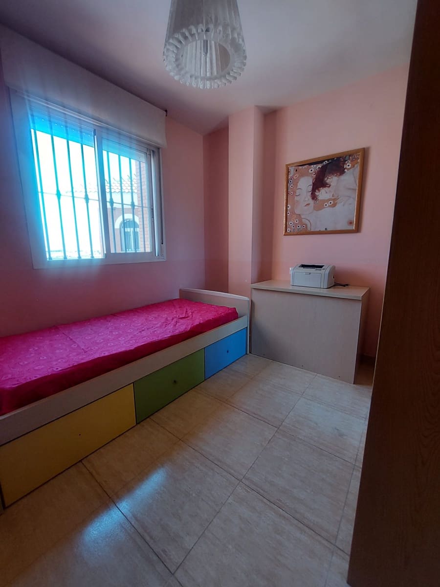 3 soveværelse Semi-Rækkehus til salg i Almeria by med garage - € 390.000 (Ref: 9955522)