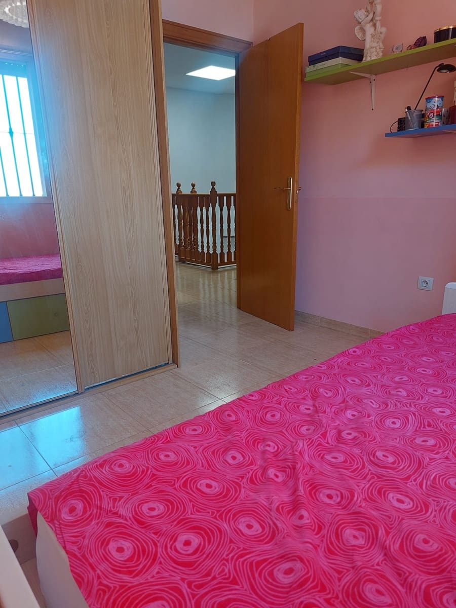 3 soveværelse Semi-Rækkehus til salg i Almeria by med garage - € 390.000 (Ref: 9955522)