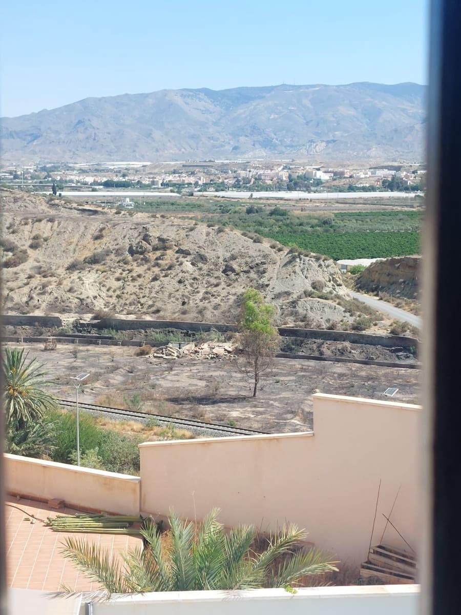 3 soveværelse Semi-Rækkehus til salg i Almeria by med garage - € 390.000 (Ref: 9955522)