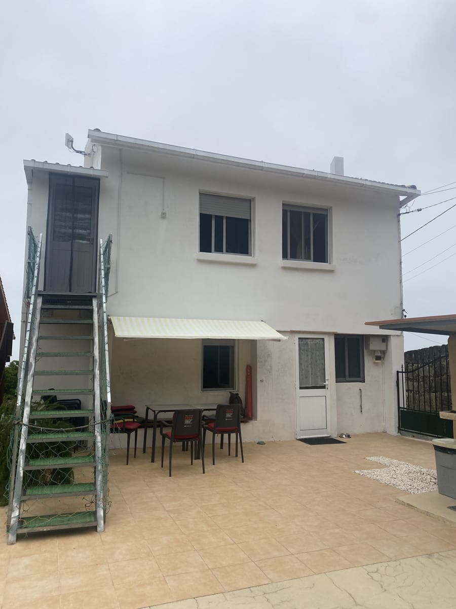 4 bedroom Villa for sale in Oia with garage - € 356,000 (Ref: 9946814)