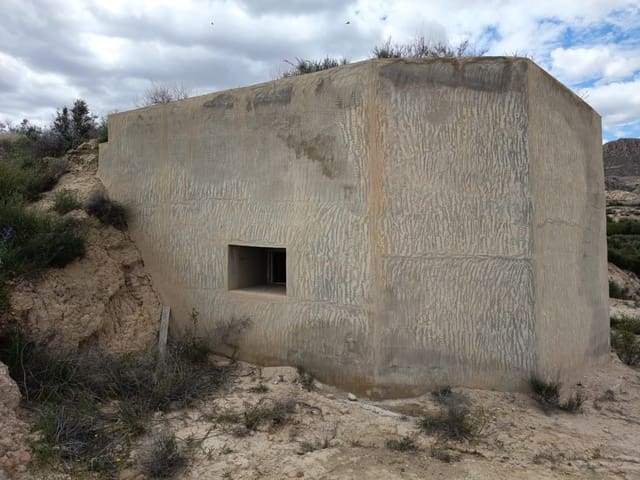 4 slaapkamer Grotwoning te koop in La Alcoraya, Alicante stad met garage - € 139.900 (Ref: 10024683)